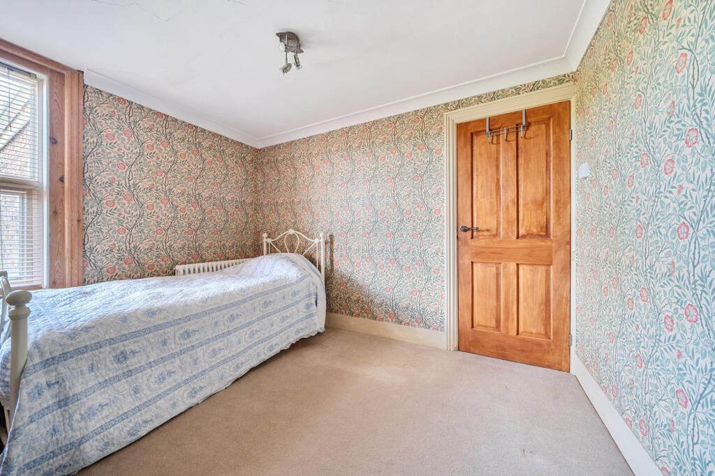 1353704-4-68c7dd9...