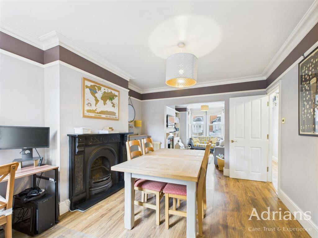 LOUNGE / DINING ROOM