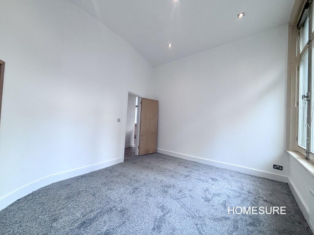 1 Fowlers - Bedro...