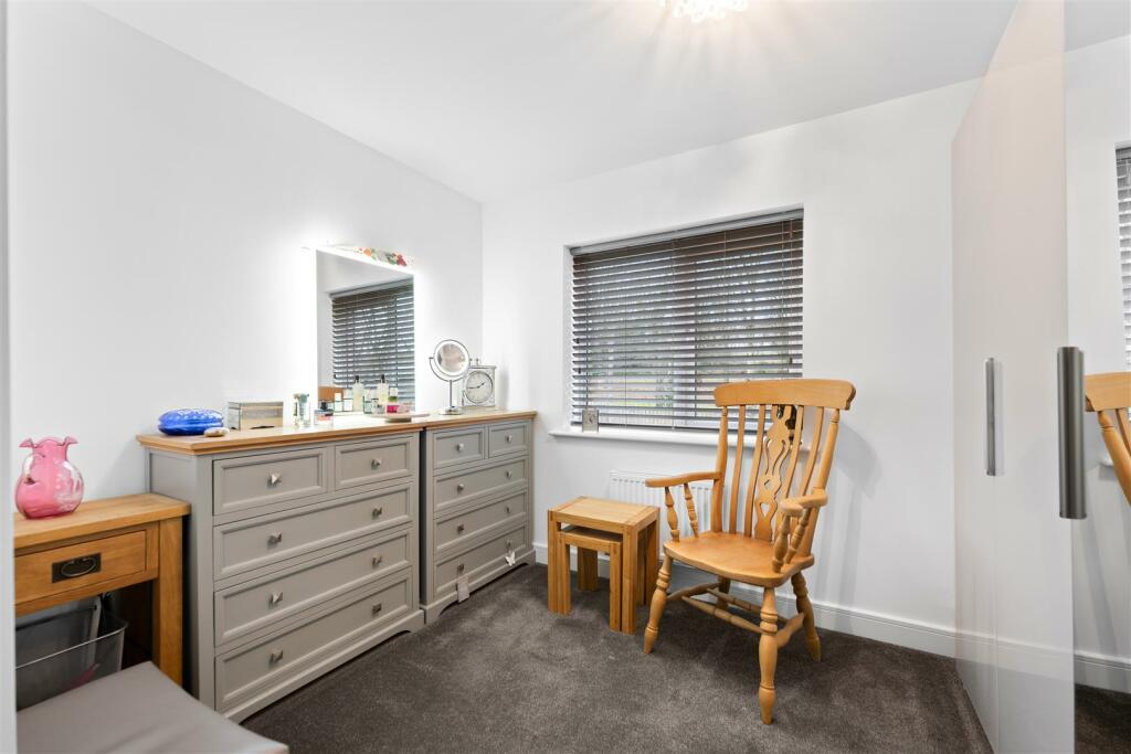 2 Edale Drive-05.jpg
