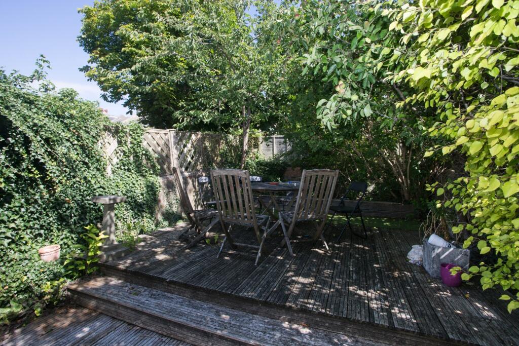 25 Hythe Road Garden