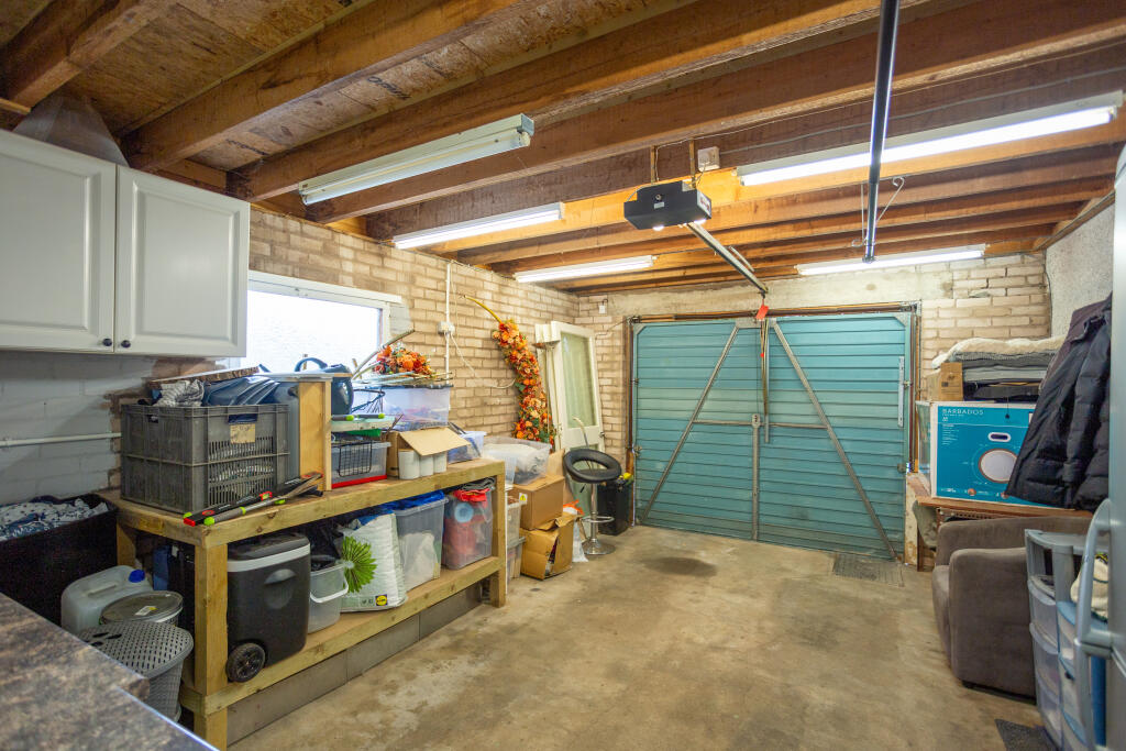 Garage/Workshop