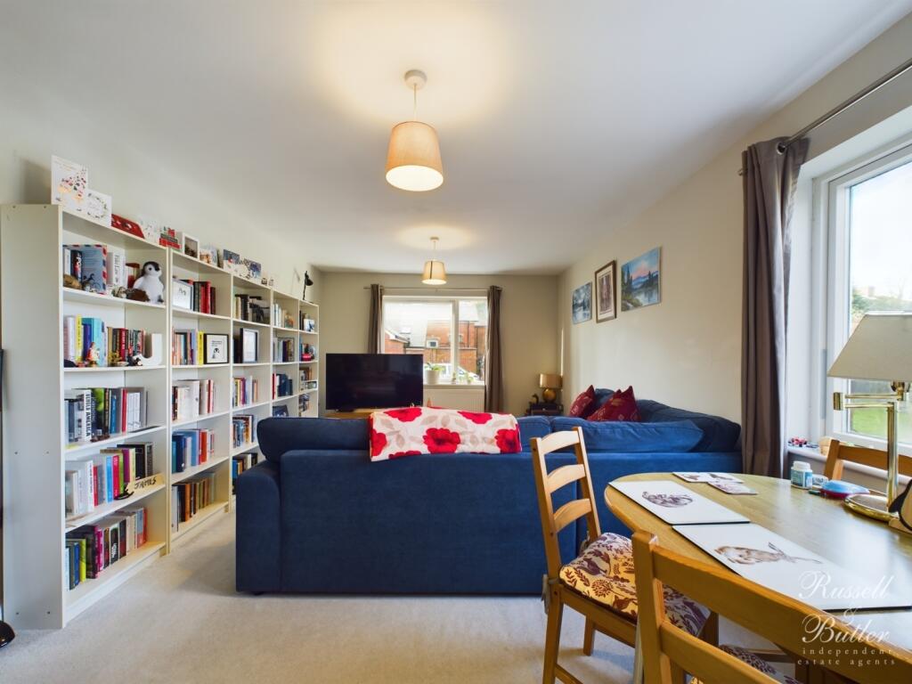 CAM01995G0-PR0238-STILL003