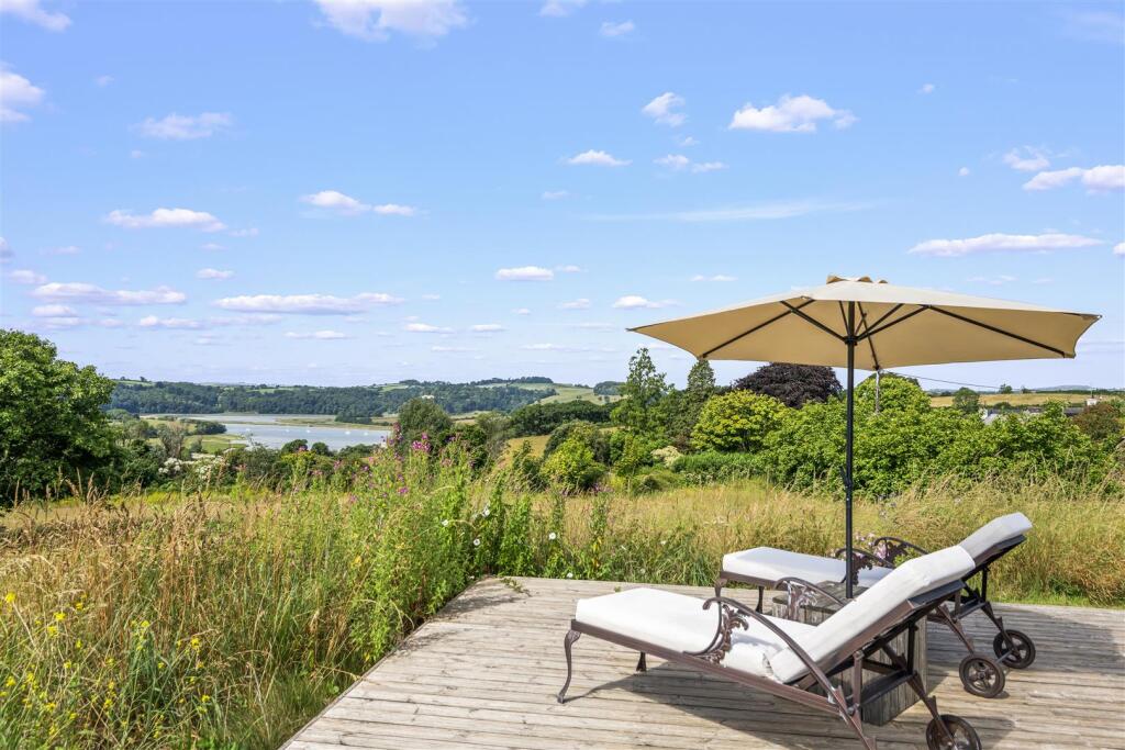 Rear Decking and View
