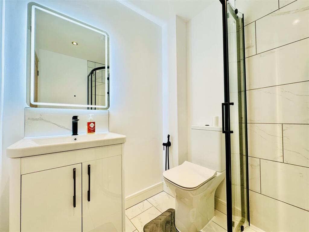 En suite to Bedroom 2