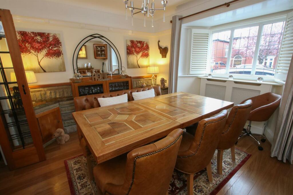 LARGE OPEN PLAN RECEPTION AREA