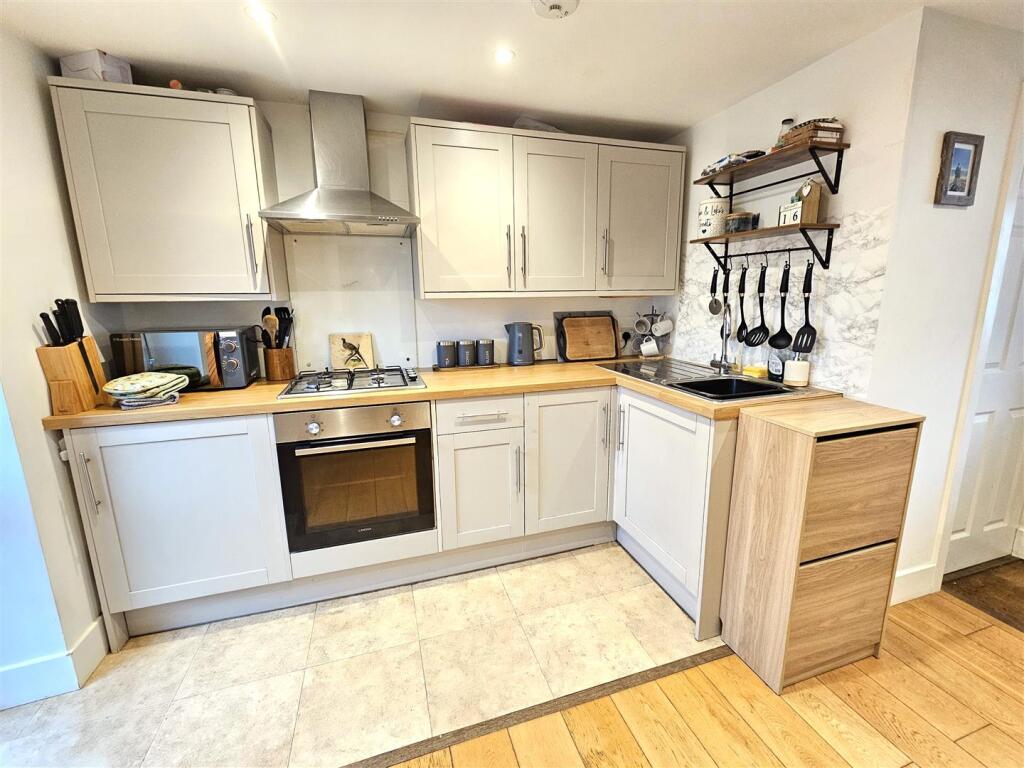 Kitchen Area.jpg