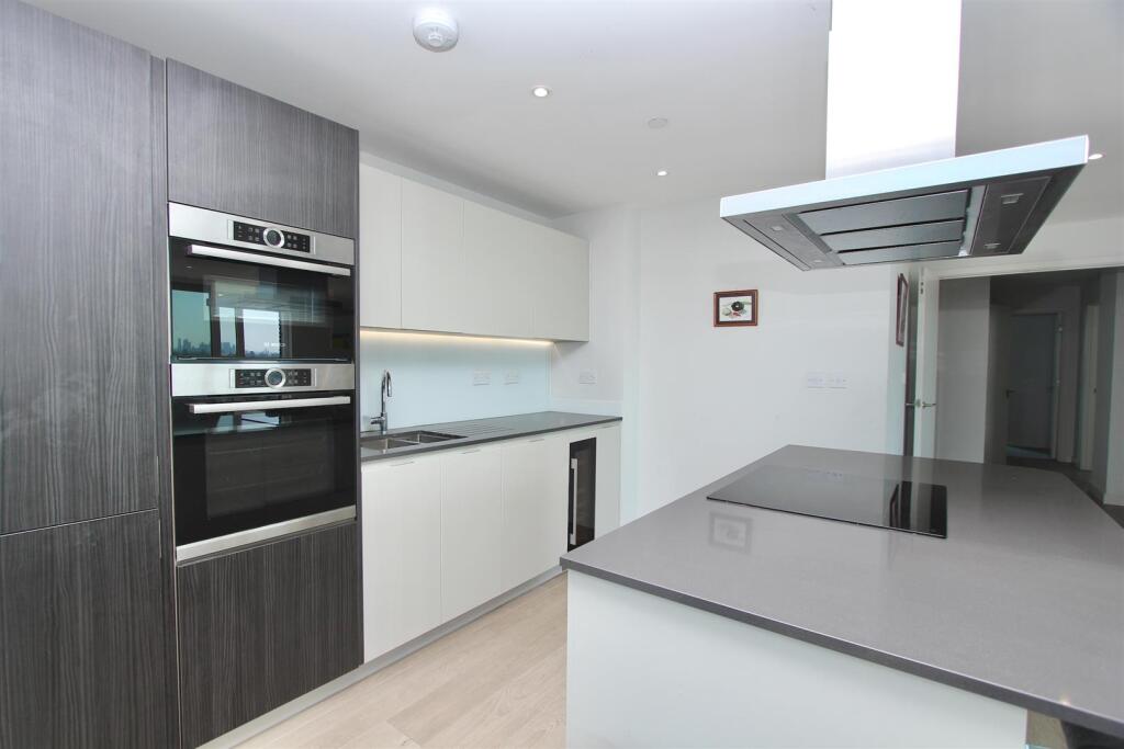 Sandpiper Building, N4