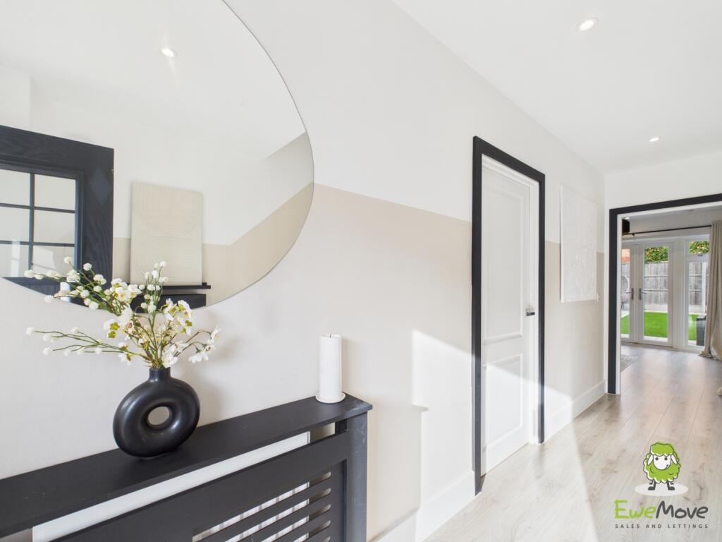 EweMove Estate Agents Basingstoke - Fishbourne Gar