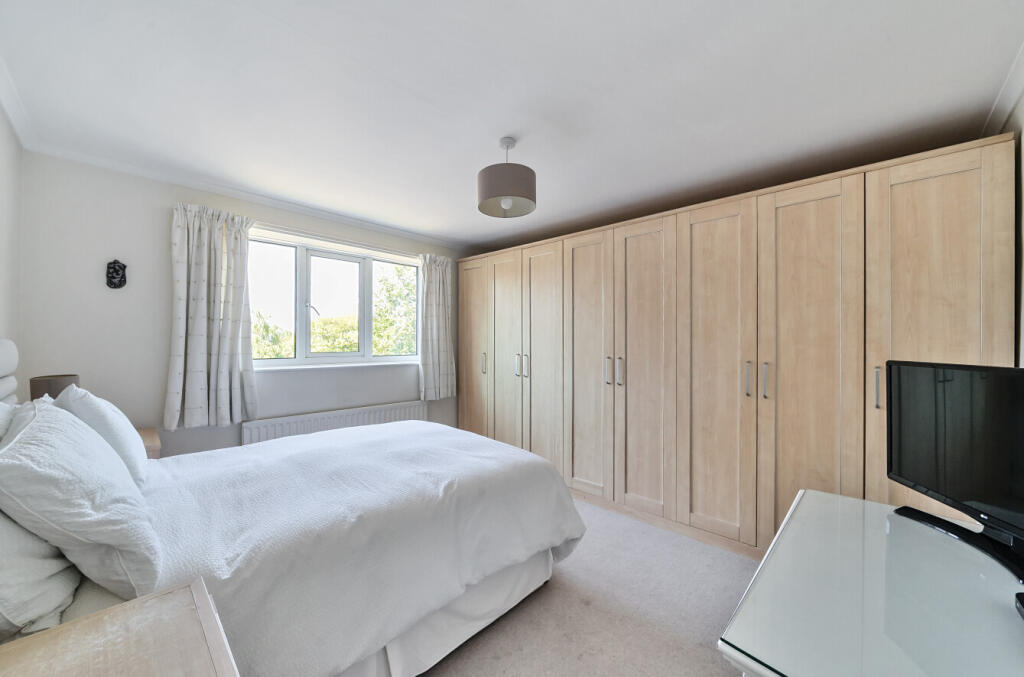 1298401-9-682de9b...