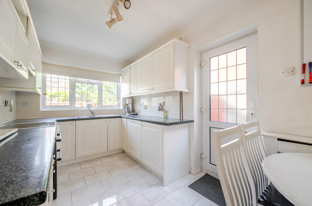 1335751-8-6895fe8...