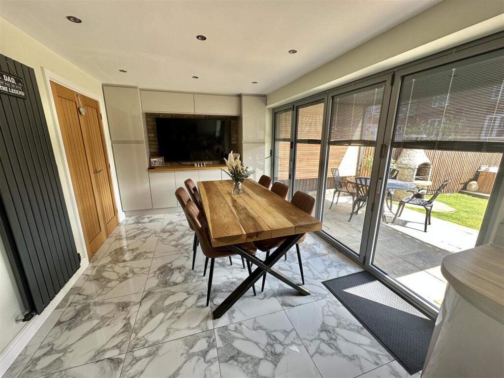 Bramleys Estate Agents - Little Green Lane - Heckm