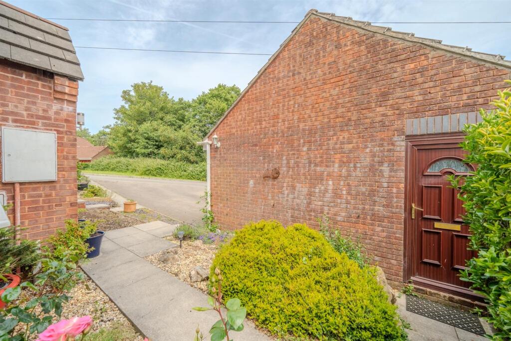 34 Pant Gwyn Close-2.jpg