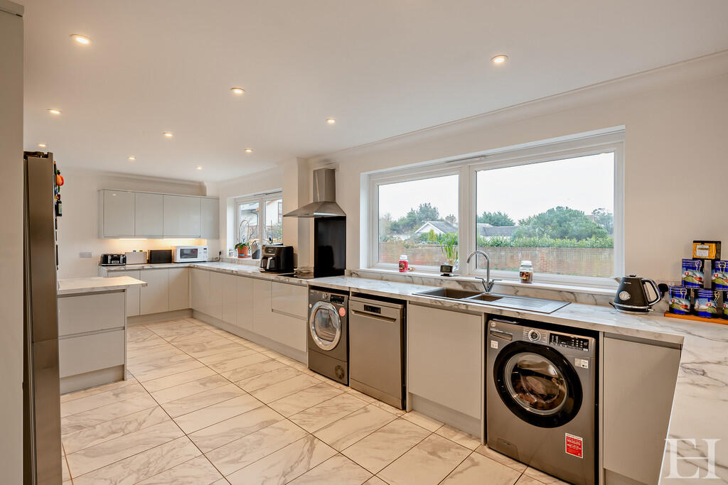 WM-8636330-interi...