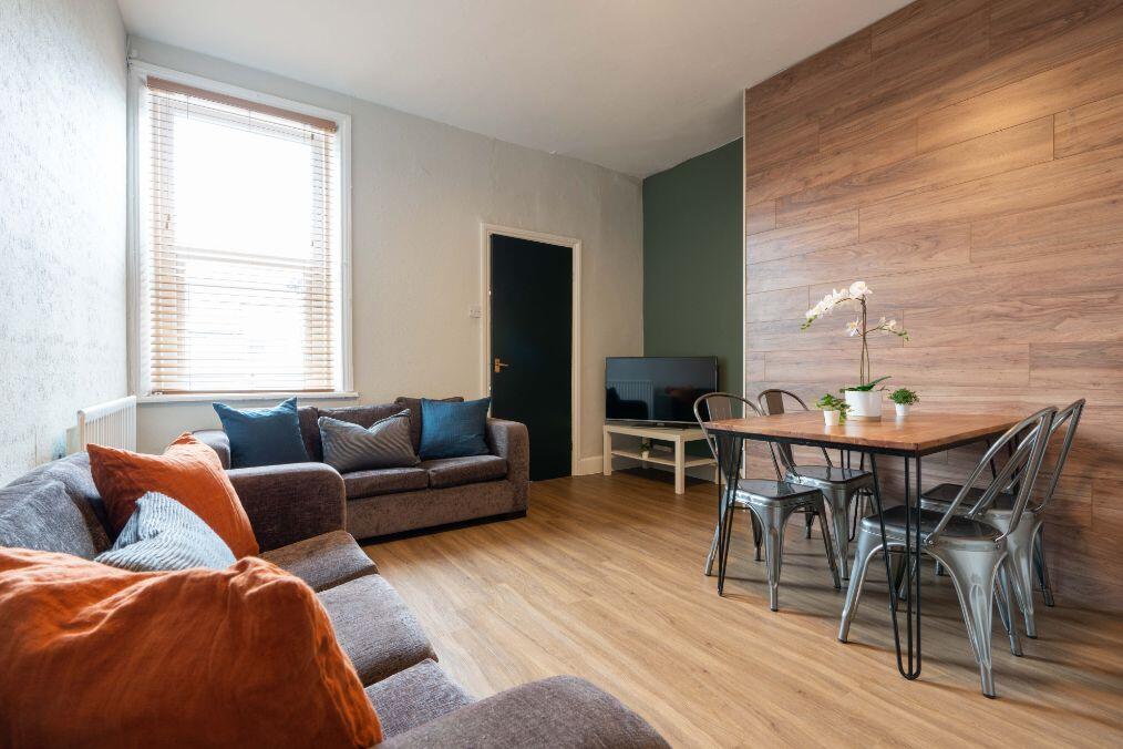 43DR - Living Area