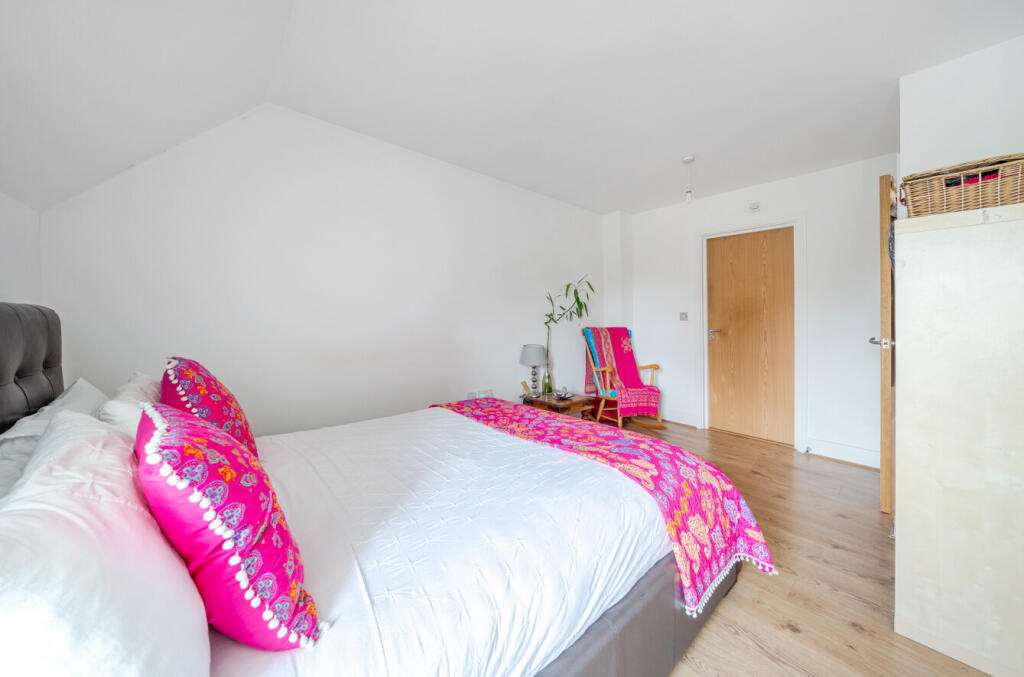 1303973-12-6842e4...