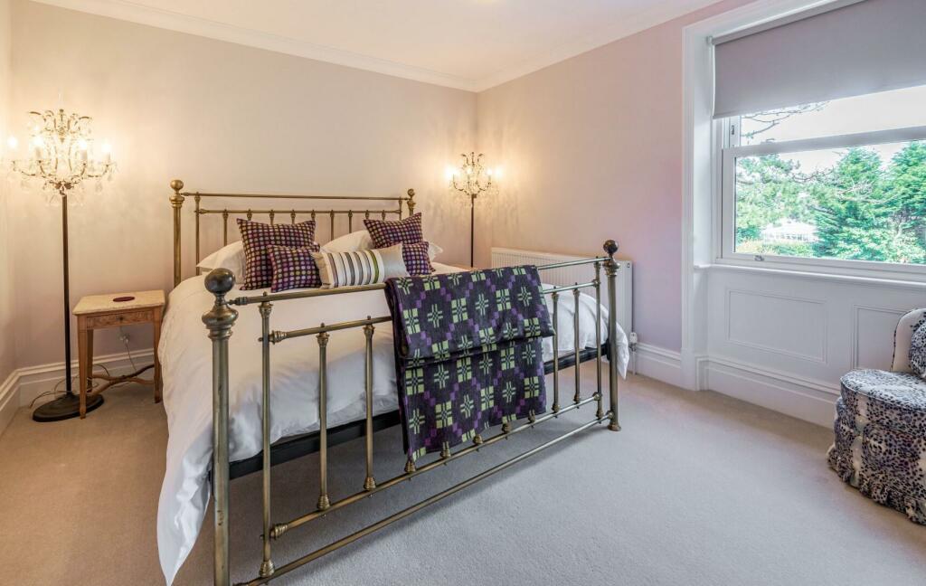 REAR DOUBLE BEDROOM 3