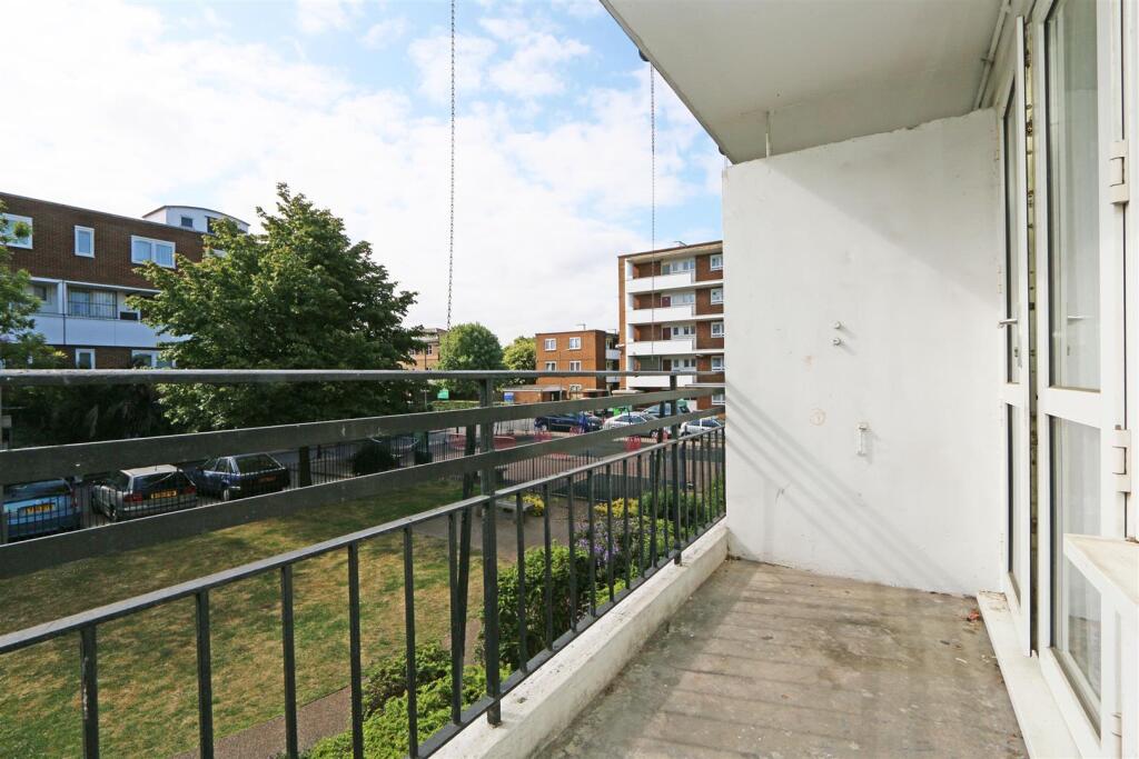 7 Hookham Court balcony.jpg