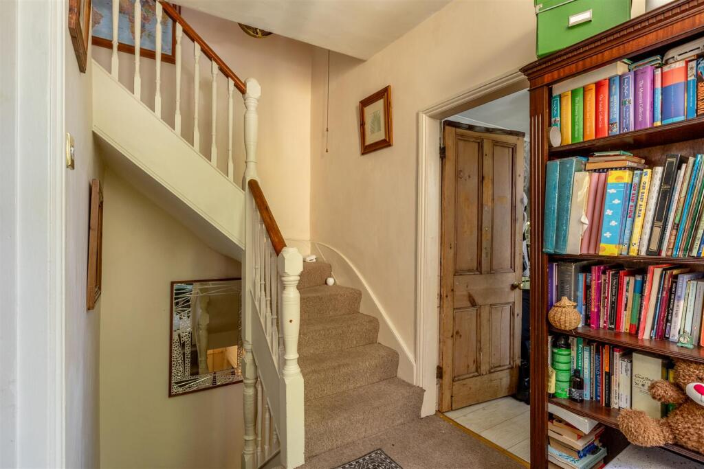 1 Brynland Avenue 1st Floor Landing &amp; Stairs