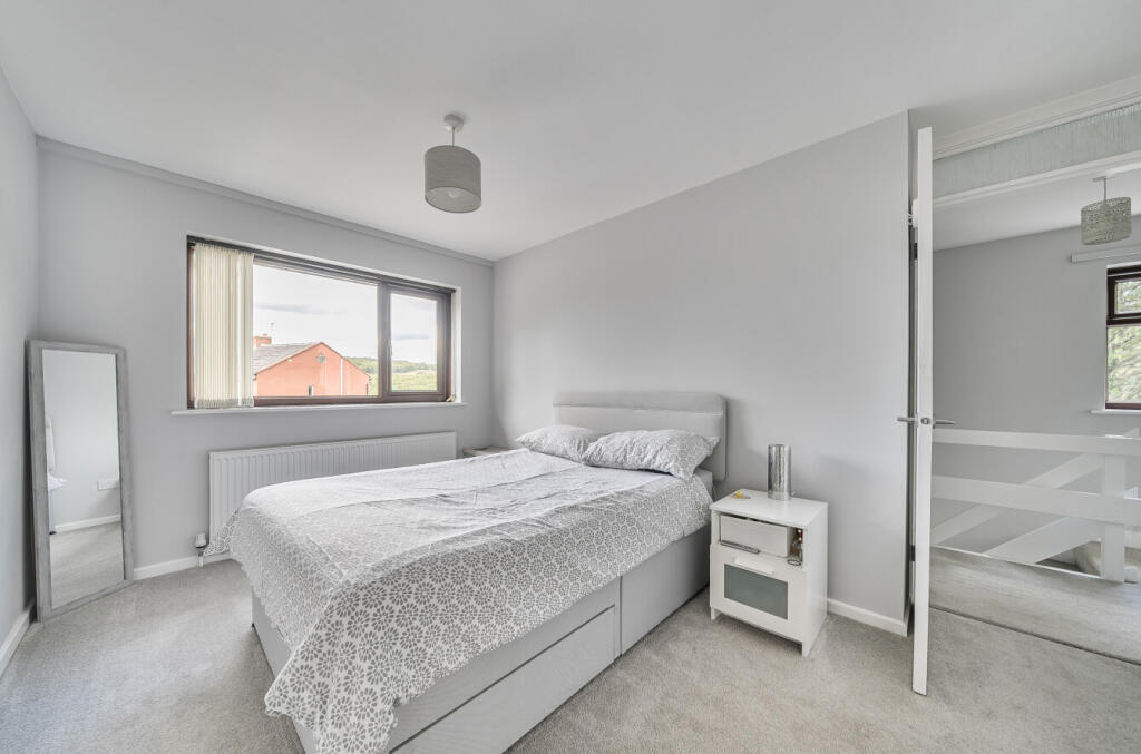 1348224-8-68bb092...