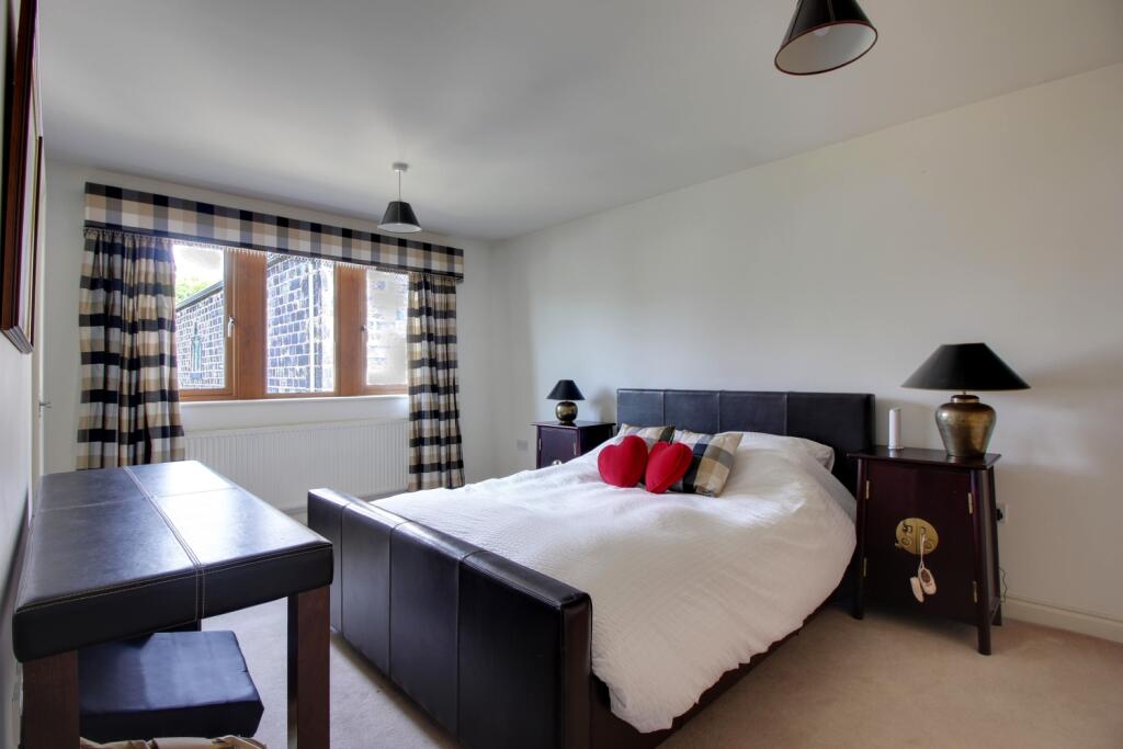 Bedroom 1 - double