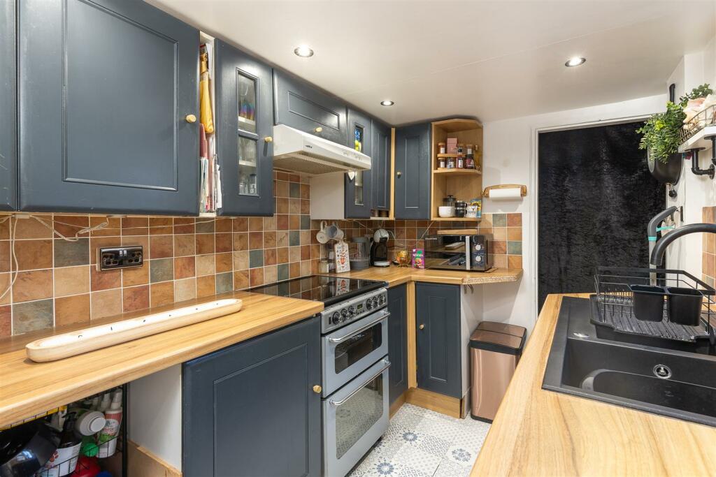 Kitchen 1.jpg