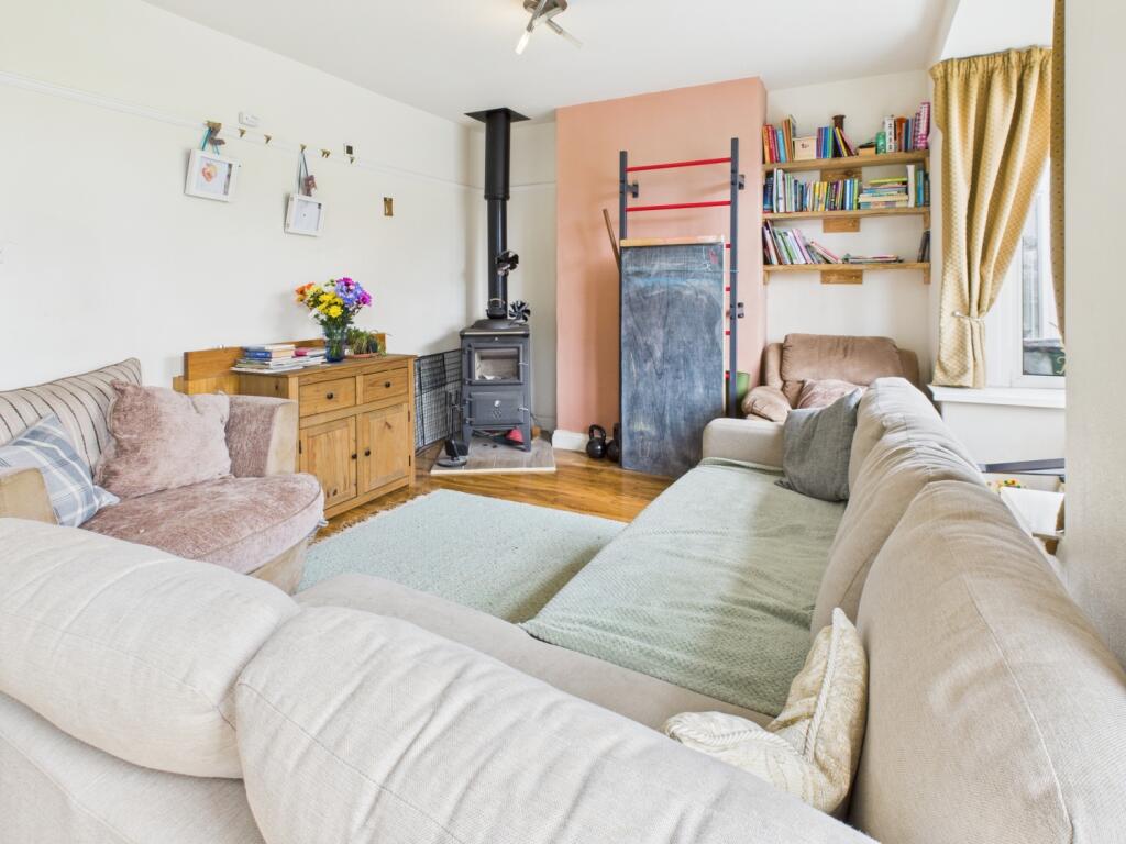 CAM04233G0-PR0035-STILL013