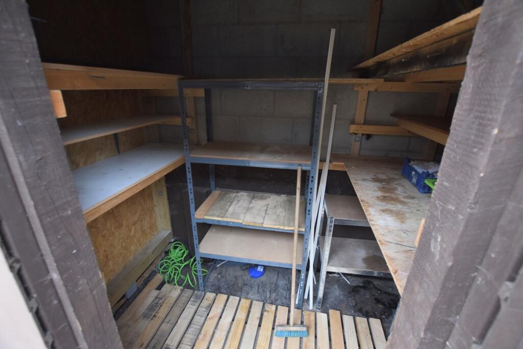 85 Arncliffe Drive shed