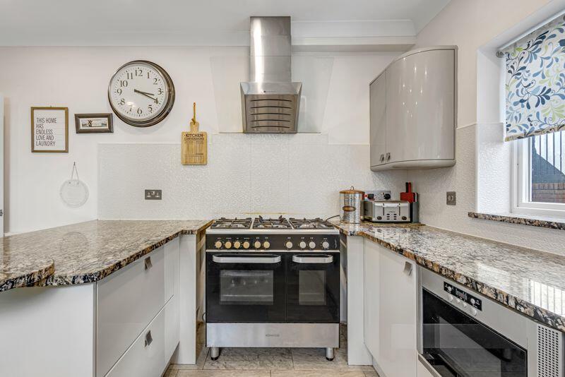 KITCHEN/BREAKFAST ROOM