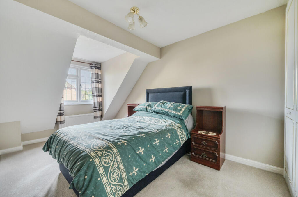 1371401-6-68f8a15...