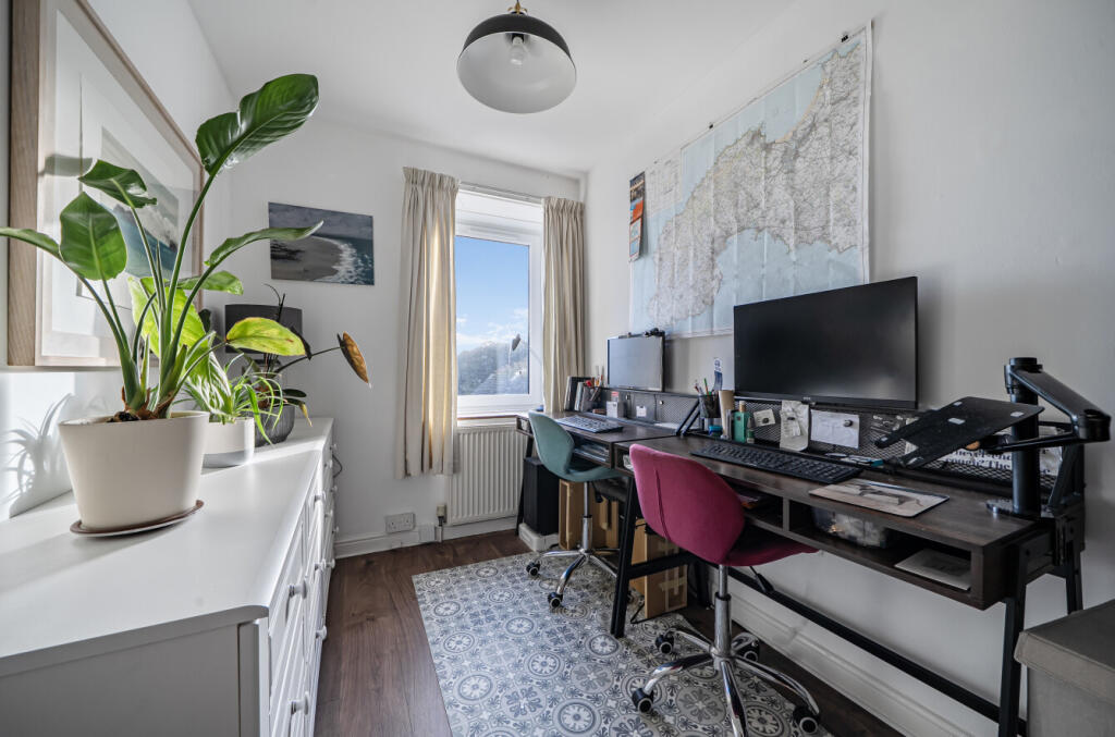 1370329-14-68f62b...