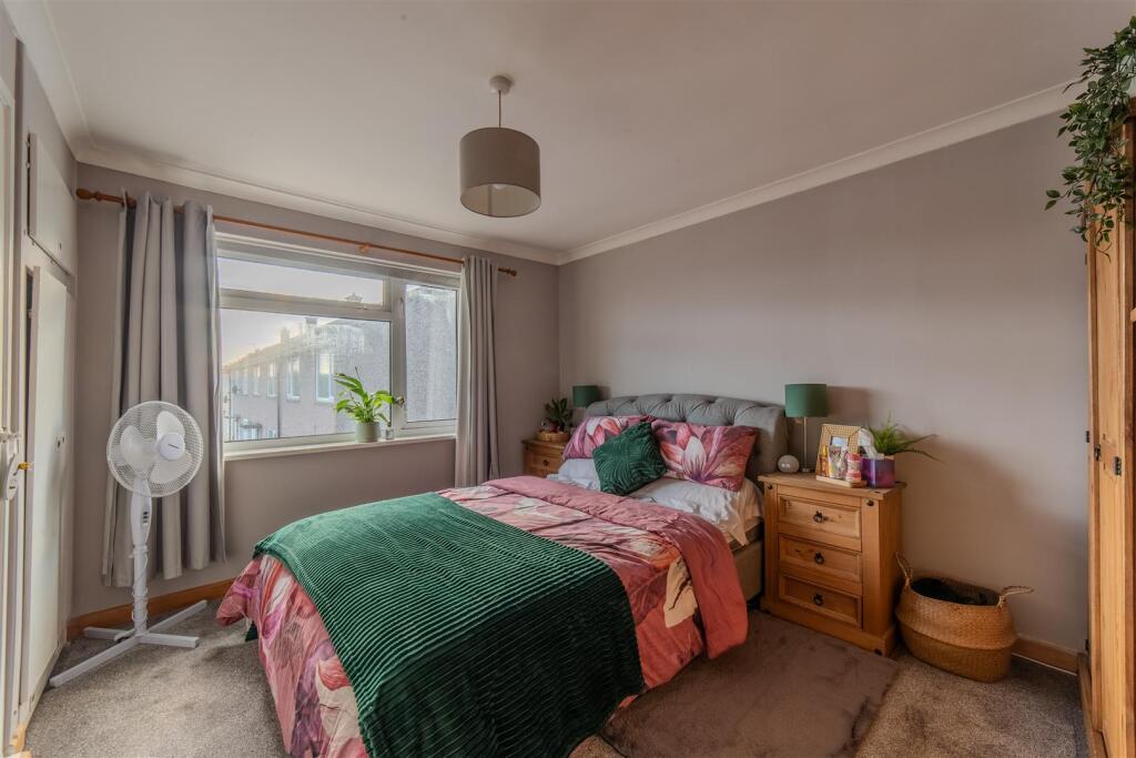 27 Keats Close-1.jpg