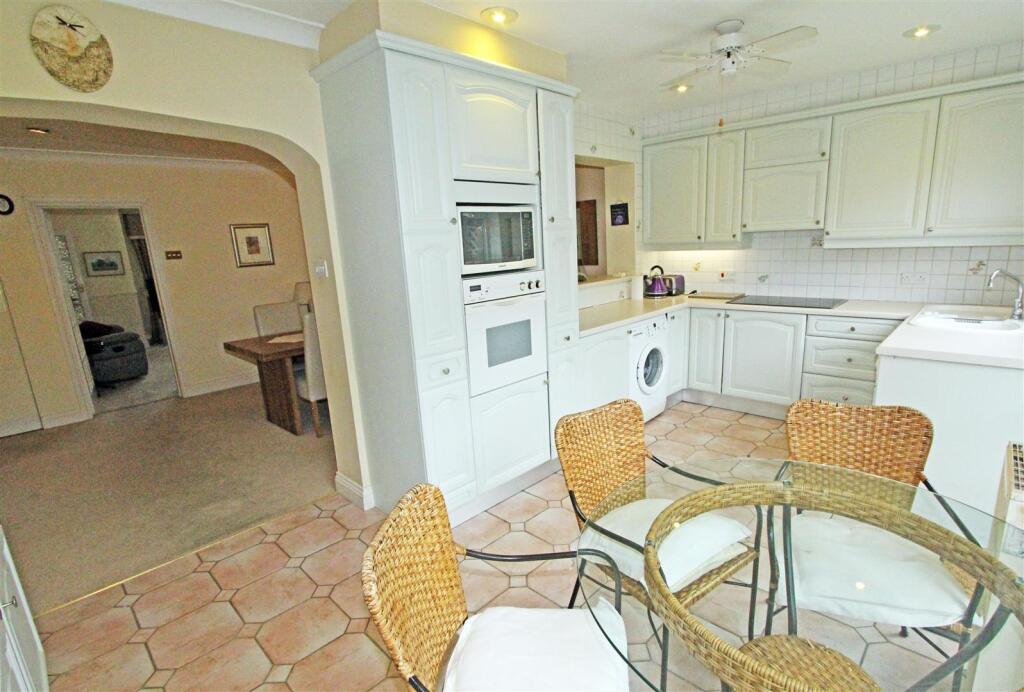 IMG_6214 breakfast kit dine.jpg