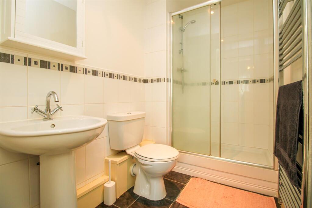 EN SUITE SHOWER ROOM