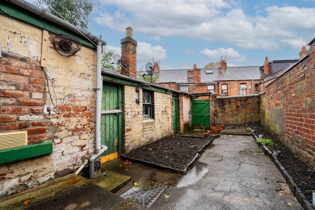 11 Gladstone Road...
