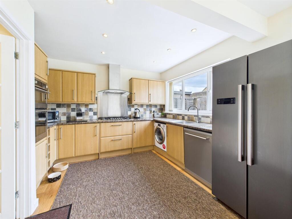 5 - Semi-detached House for Auction, Hengrove.jpg