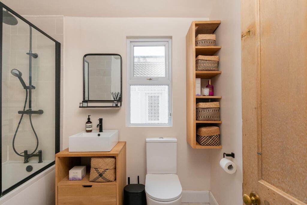 8V8ARD - Bathroom C.jpg