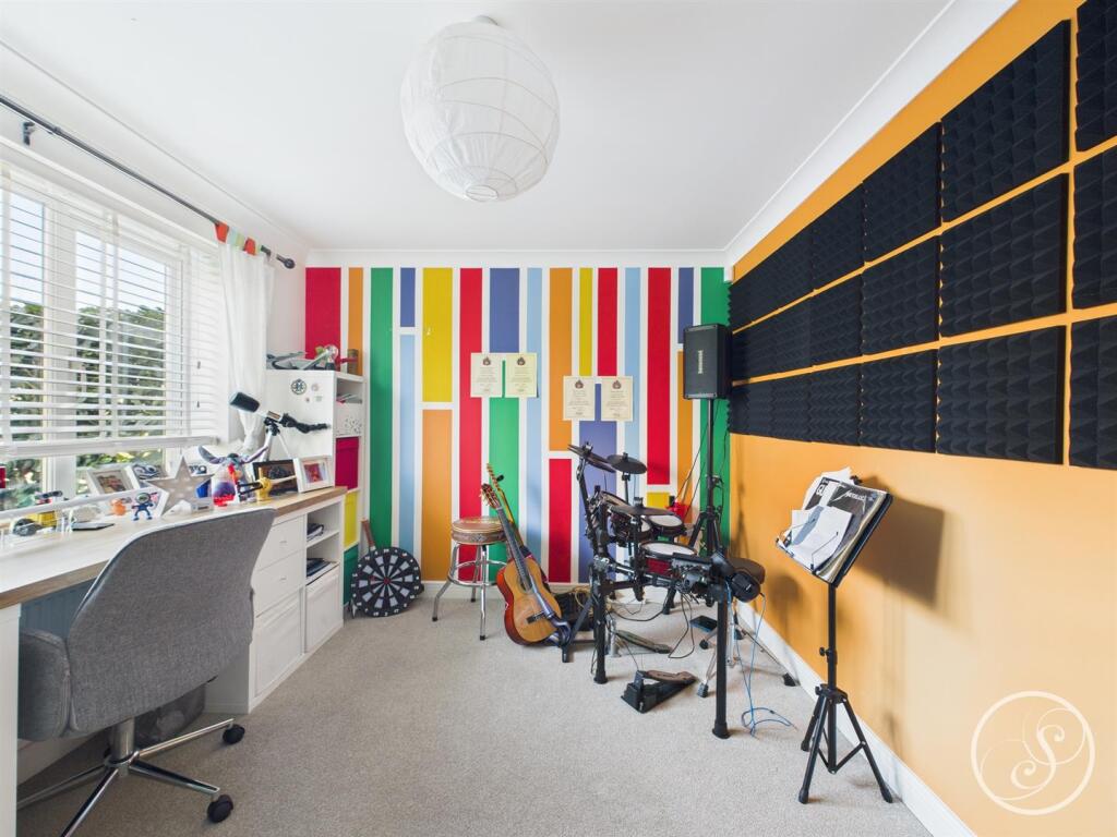 DINING ROOM/PLAYROOM