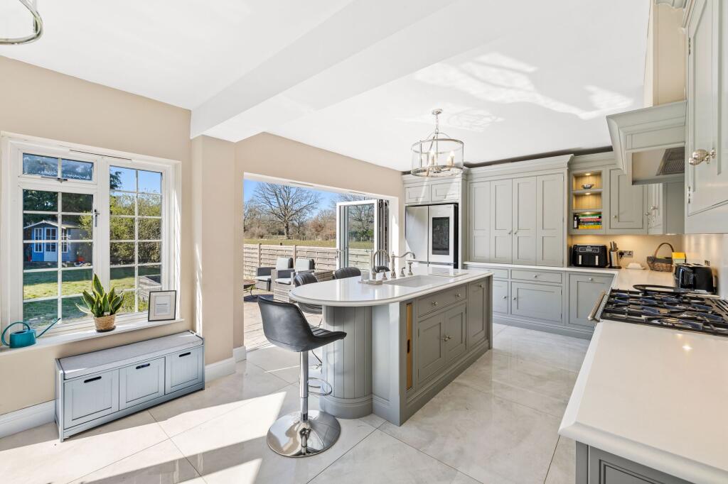 KITCHEN/BREAKFAST ROOM