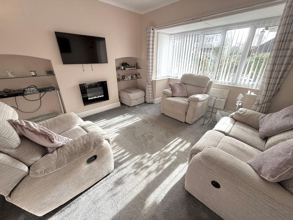 12 Knightscroft A...