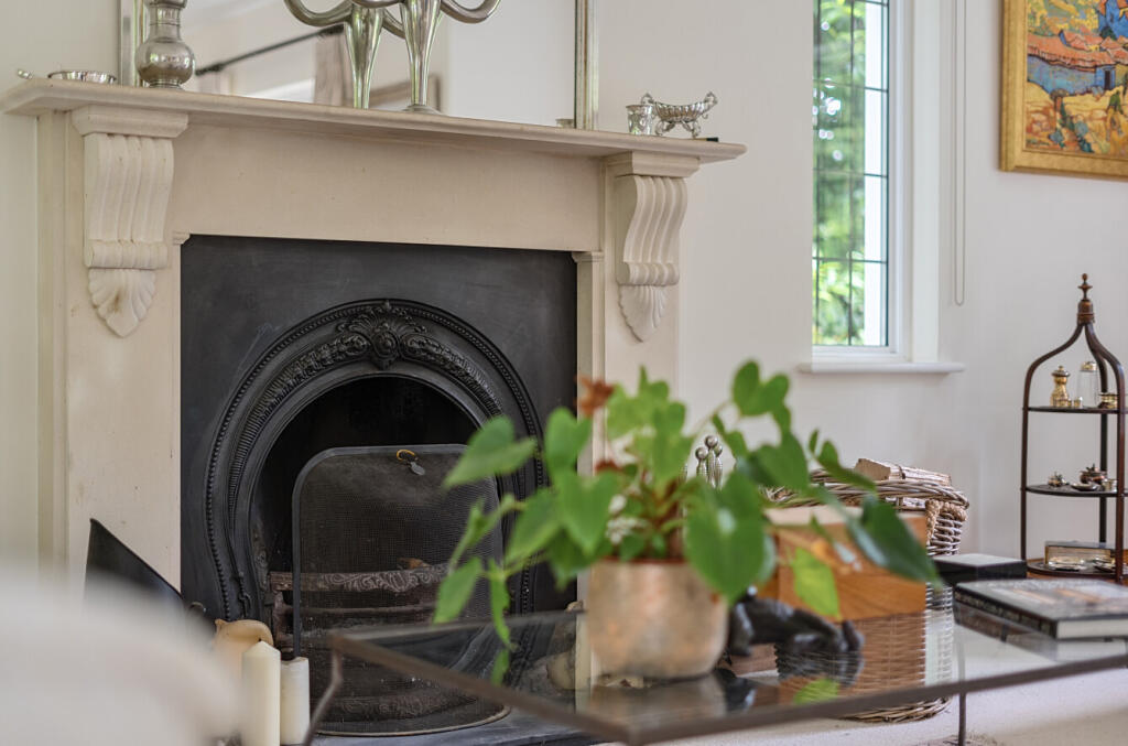 1299882-19-682f3c...