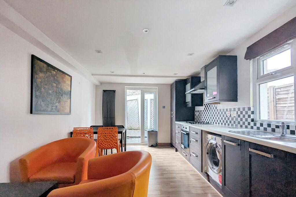 5a Furness Road, Fulham, London, SW6 2LQ