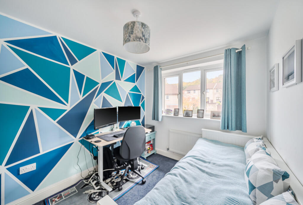 1376401-8-690b679...