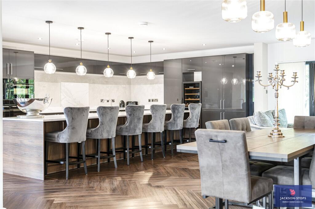 Kitchen Dining Area