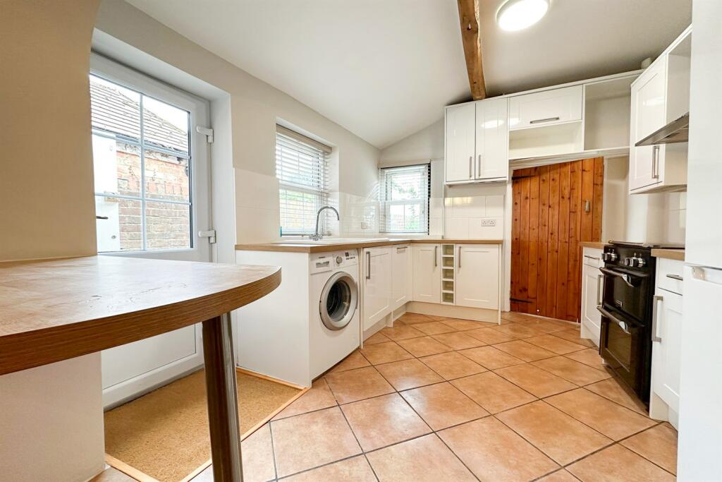 Kitchen (Main)