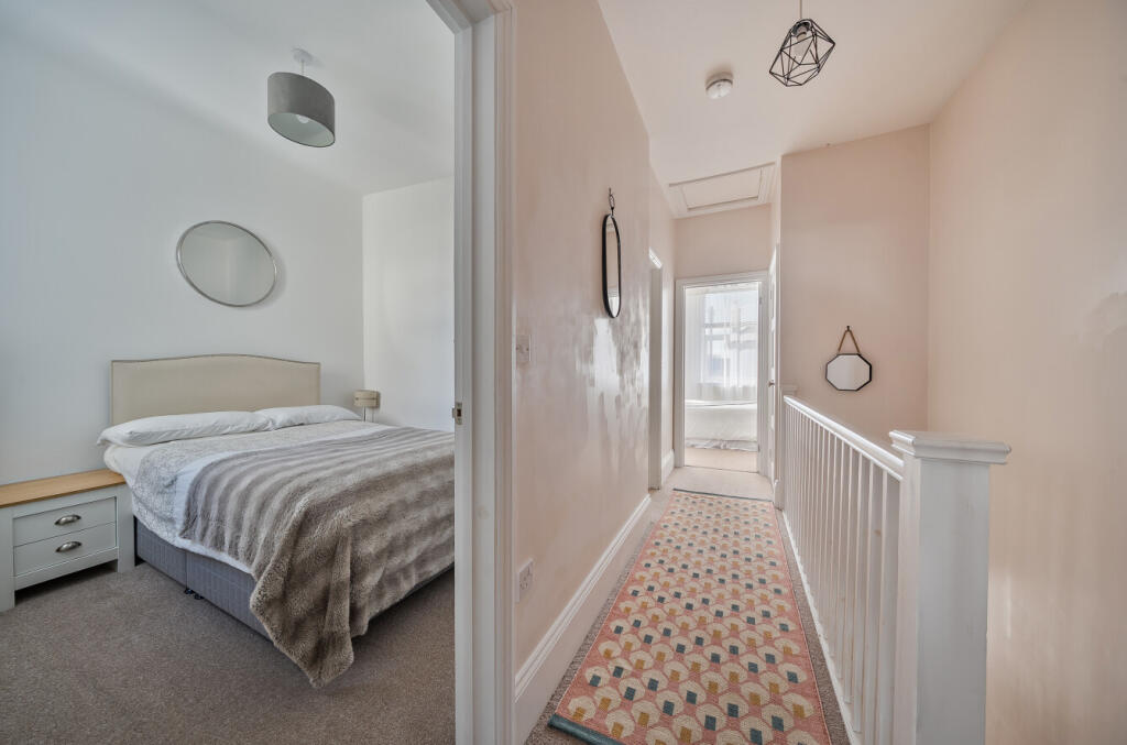 1369239-12-68f0fa...