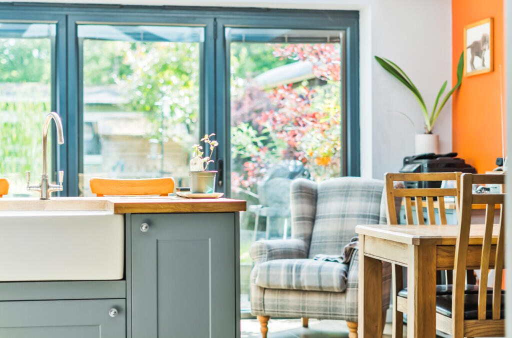 1296551-683042f1c...