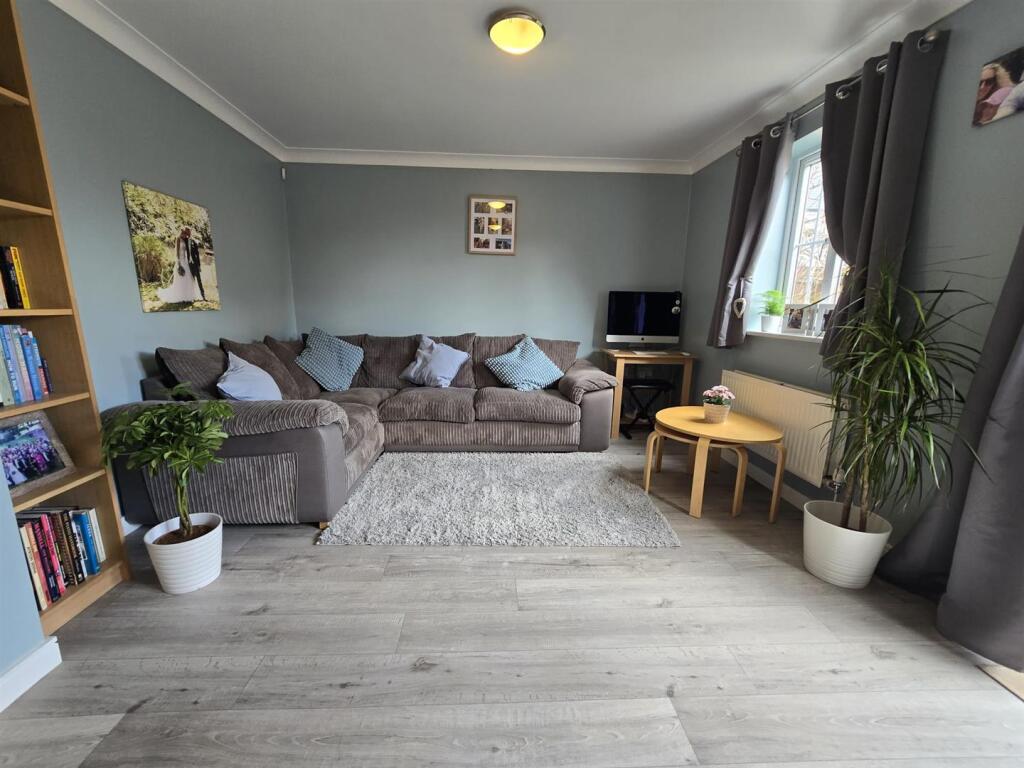Lounge 2.jpg