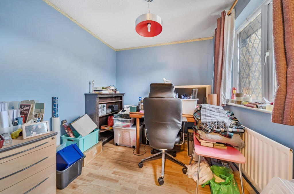 1372907-5-69023a5...