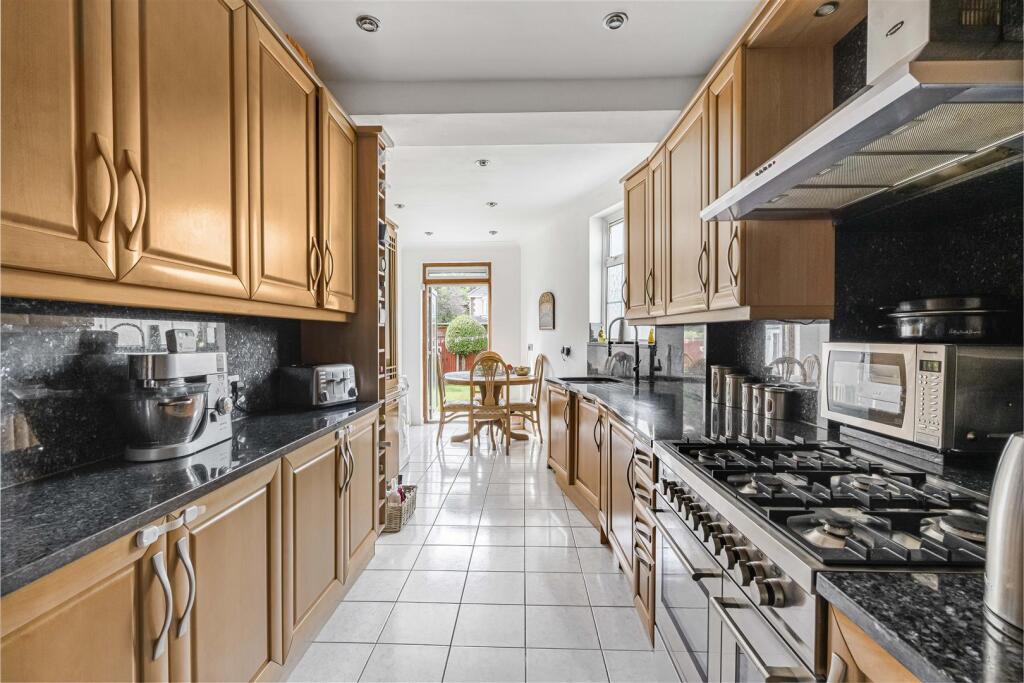 KITCHEN/DINER (PIC 2)